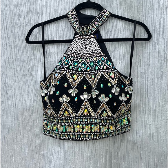 Fiesta Fashion top with beaded detail. Top Fully lined. No stretch in top - Picture 1 of 4